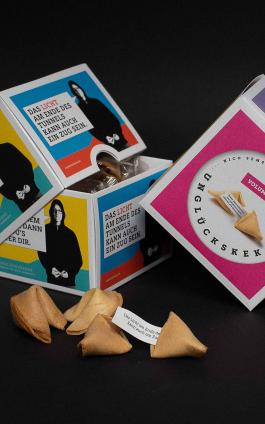 Nico Semsrott Unglückskekse merkmal. Designagentur Darmstatdt